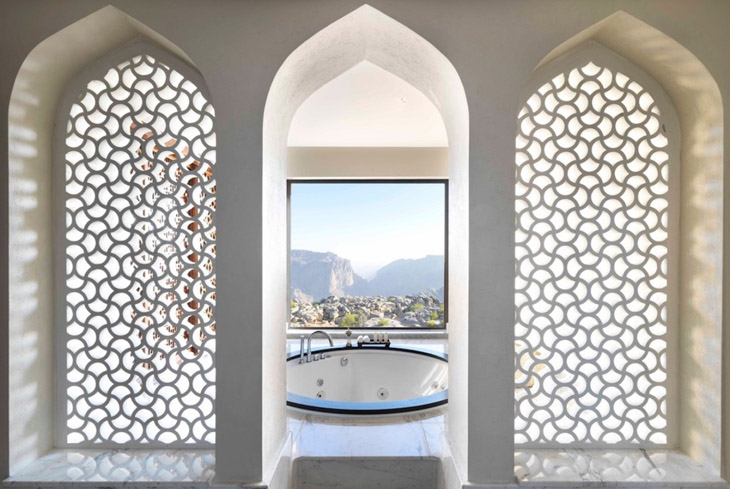 Oman Decorated Window_13af9_lg.jpg